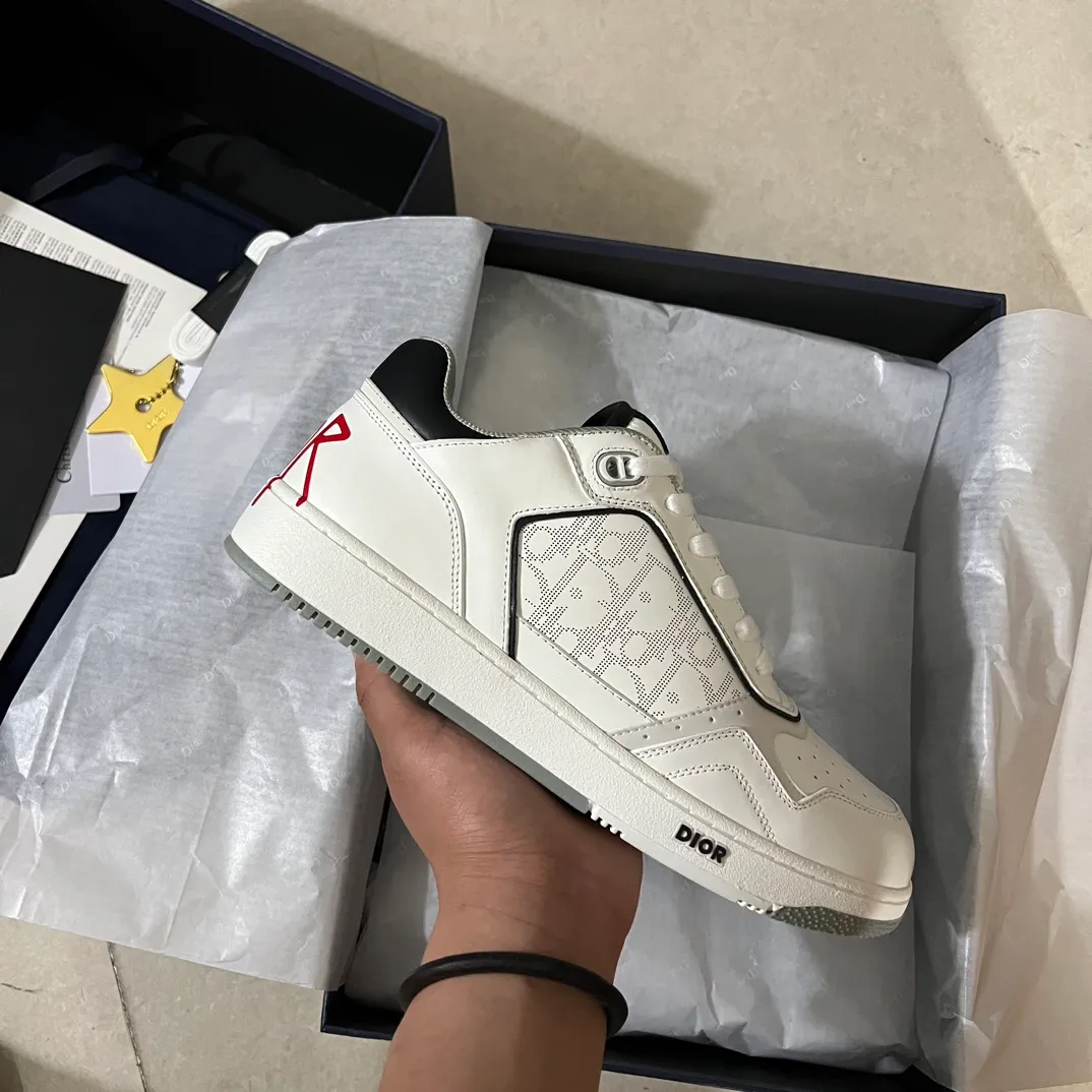 👟👟Ex-factory price 560👟👟 Men's size +10 Dior B27 series ✨2024 upgraded version purchasing agent grade ✨Super🔥sports shoes👫couple shoes. The high version 1:1 adopts oil edge lasting technology, the fabric is imported first-layer cowhide + high-tech fabric, and the inner cowhide + customized lining. TPU original engraved outsole. More than 30 colors of high-soled boots are available. Size: 35-42 for women and 38-46 for men. Bosses are welcome to compare...